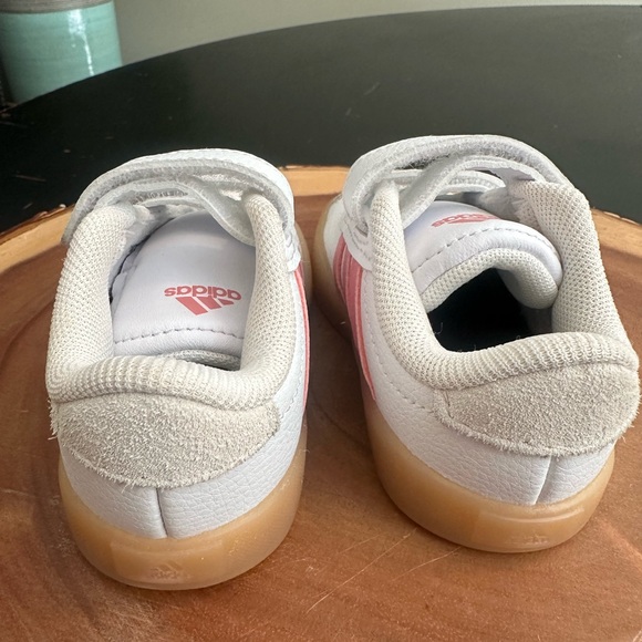 Adidas Kids White Sneakers with Pink Stripes - Picture 4 of 5